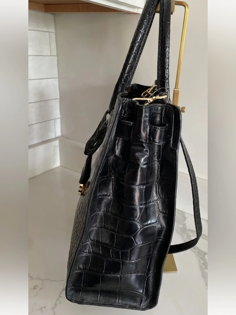 🆕 MICHAEL KORS Large Dillon Tote Croc Embossed Leather Bag Black/Gold - Picture 9 of 16